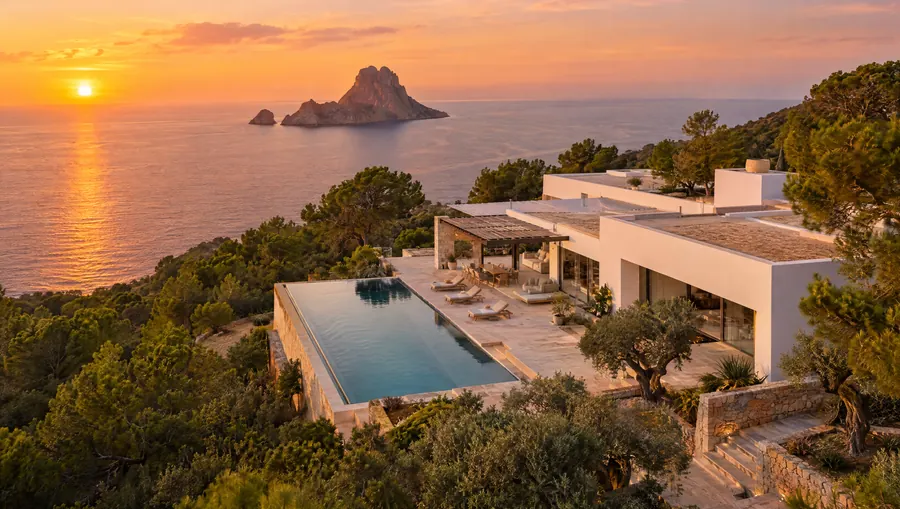 Villa con piscina infinita y Es Vedrà · imagen concepto Grow Ibiza